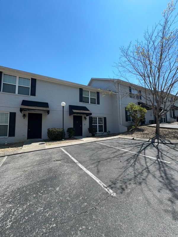 Building Photo - 1126 Maple Tree Ln