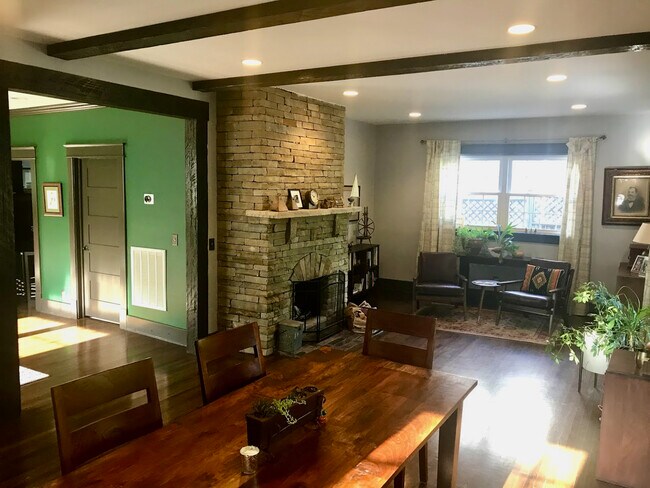 Foto del edificio - 1021 Petway Ave