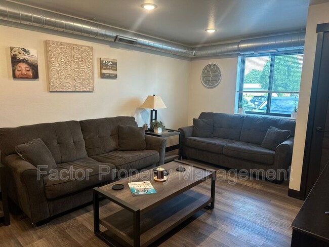 Building Photo - 1111 Range St