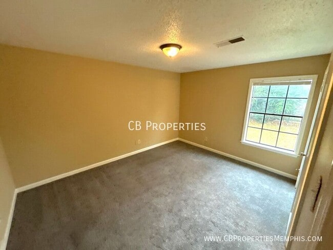 Building Photo - 6224 Skylight Dr