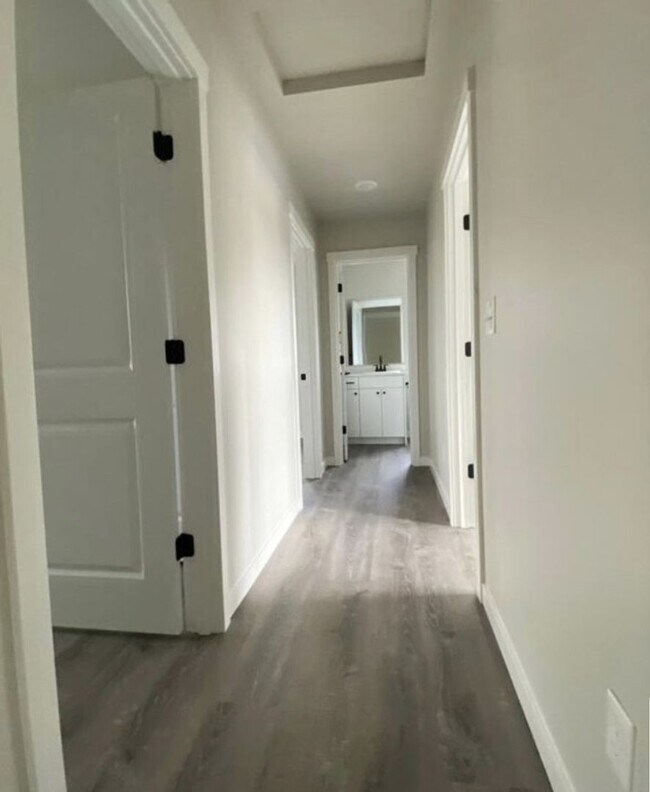 Building Photo - 3 Bed, 2.5 Bath Available in September!
