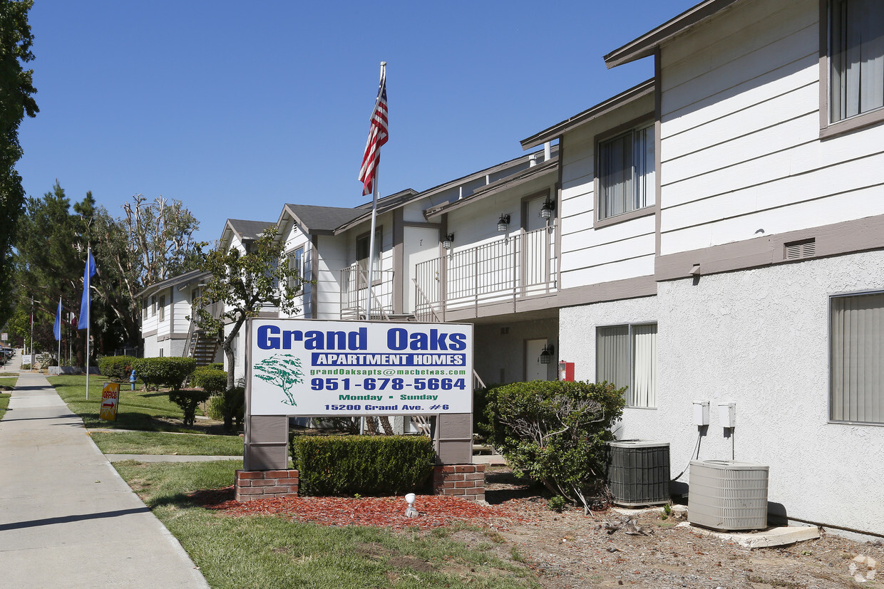 Primary Photo - Grand Oaks Apartments