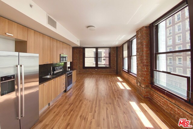 Primary Photo - 460 S Spring St