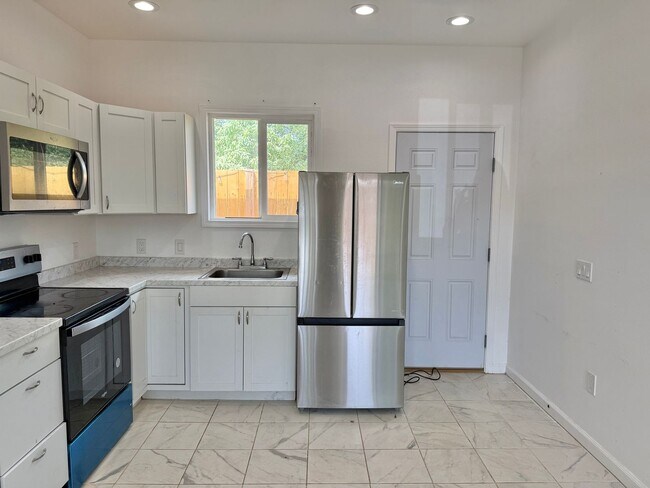 Foto del edificio - Newly Upgraded - 2 Bedroom / 1 Bathroom House In Waiehu For Rent! Pet friendly!