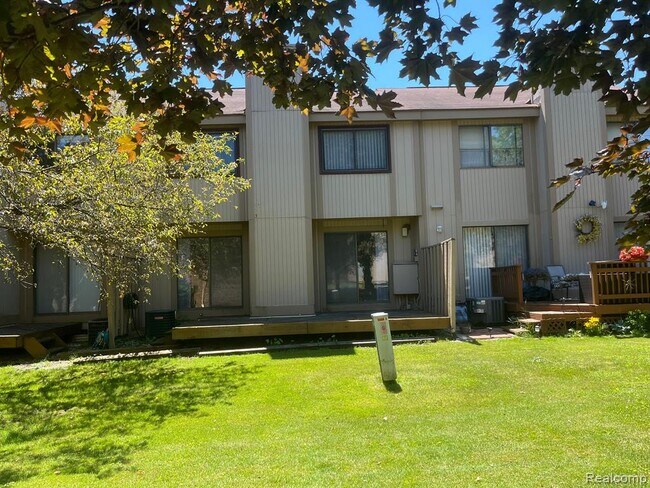 Building Photo - 5268 Wright Way E