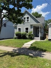 Building Photo - 760 Maple St