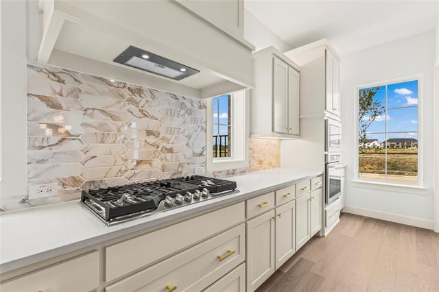 Foto del edificio - 15668 Gladeside Ave