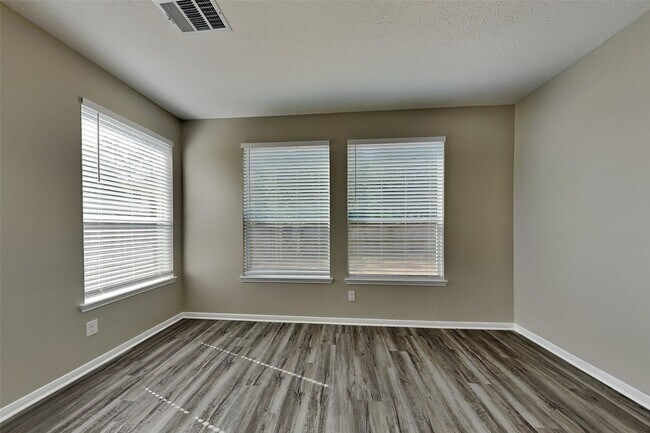 Foto del edificio - 1610 Blossom Creek Ct