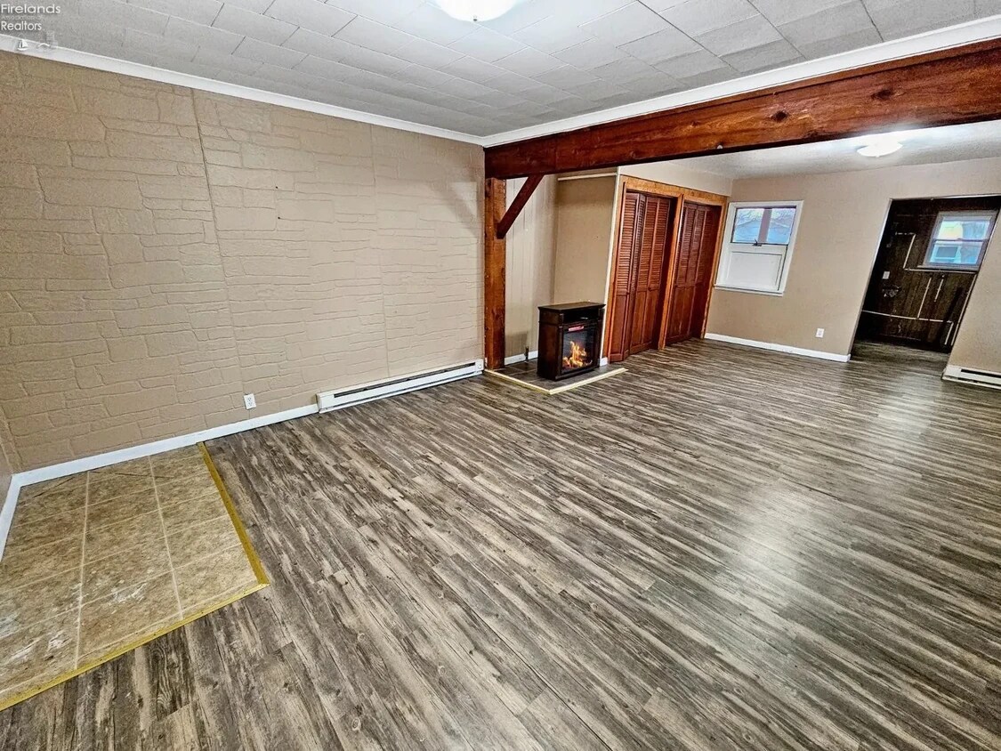 217 W Stone St Unit A, Gibsonburg, OH 43431 Apartments in Gibsonburg