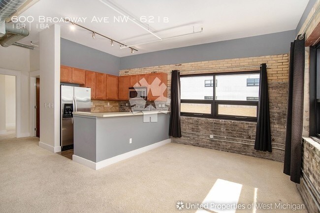 Foto del edificio - 600 Broadway Ave NW