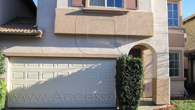 Building Photo - Spacious 4 Bed/2.5 Bath Condo In The Desir...