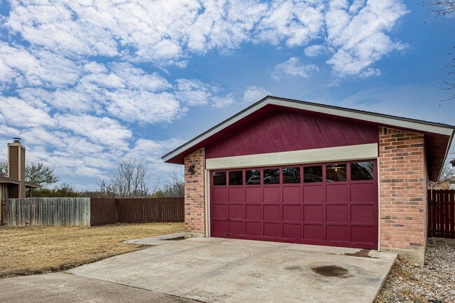 Building Photo - 122 Garden Crest Cir