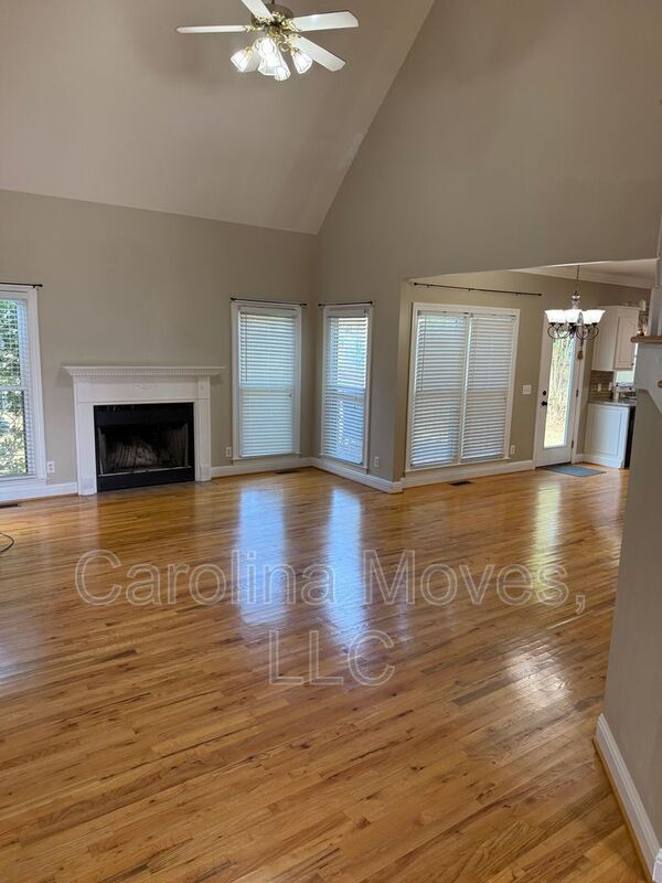 Building Photo - 204 Brushy Meadows Dr