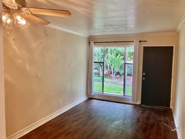 Building Photo - 1 Bed/1 Bath Pacific Beach