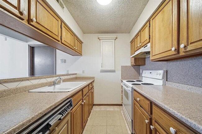 Foto del edificio - 6738 S 78th E Ave