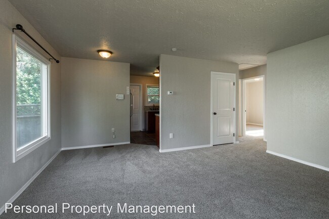 Foto del edificio - 4 br, 2 bath House - 819 Gillis St