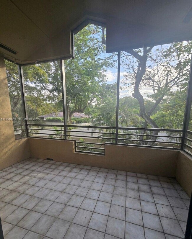 Foto del edificio - 15515 N Miami Lakeway