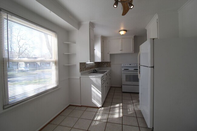 Foto del edificio - 2 Bedroom 1 Bath Home in Roeland Park