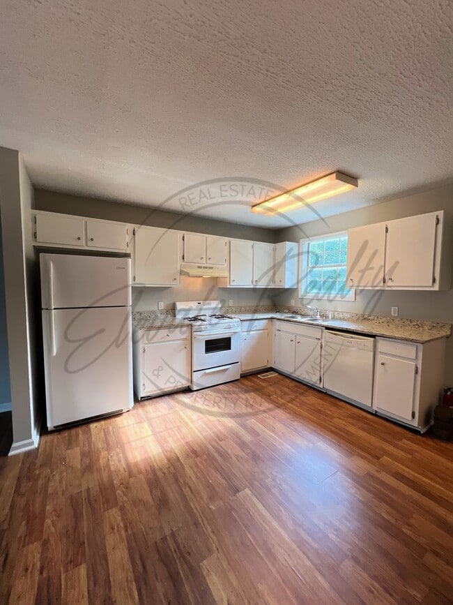 Building Photo - 215 Nowlin Dr