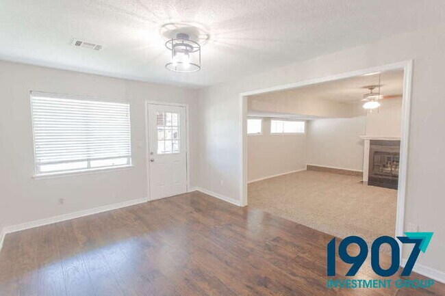 Foto del edificio - Charming 3-Bedroom Home in Moore with Spac...