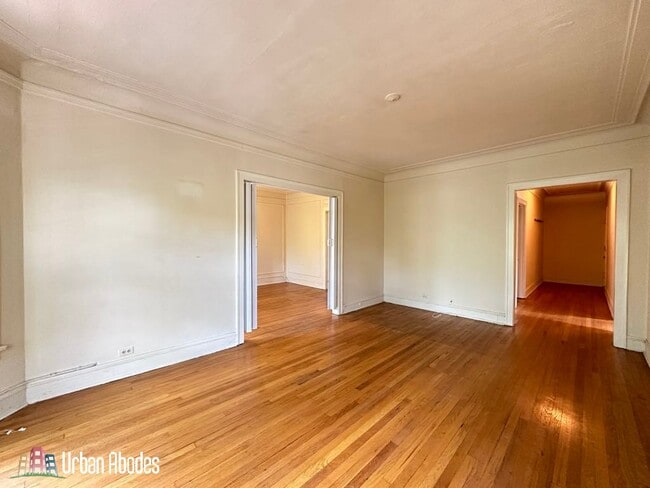 Building Photo - 1137 Oak Ave
