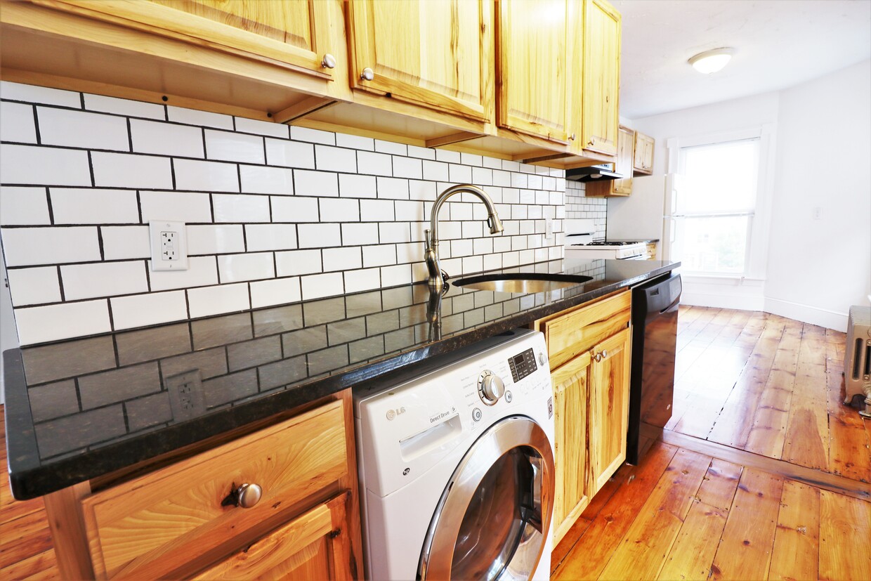 Primary Photo - 23 Ellsworth St