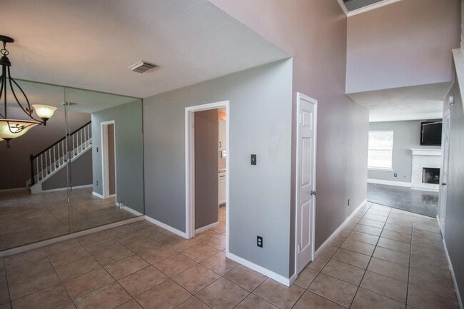 Building Photo - 3005 Wood Hollow Dr