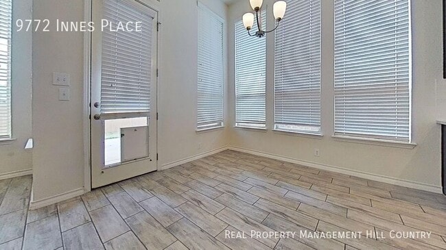 Foto del edificio - 9772 Innes Pl