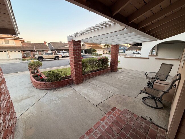 Foto del edificio - Beautiful 4 Bedroom 3 Bathroom La Palma House For Rent!