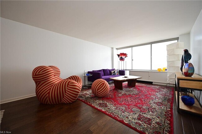 Foto del edificio - 12700 Lake Ave