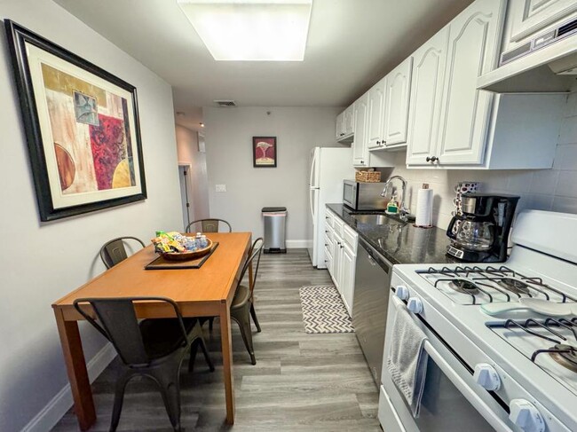 Foto del edificio - 2 bedroom in Brookline MA 02445