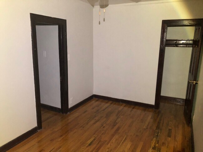 Foto del edificio - 846 W Montrose Ave