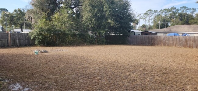 Foto del edificio - 242 Redbud Ln