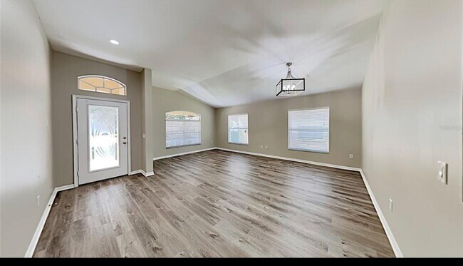Foto del edificio - Awesome 4 bed, 2 bath in Lake Woodberry