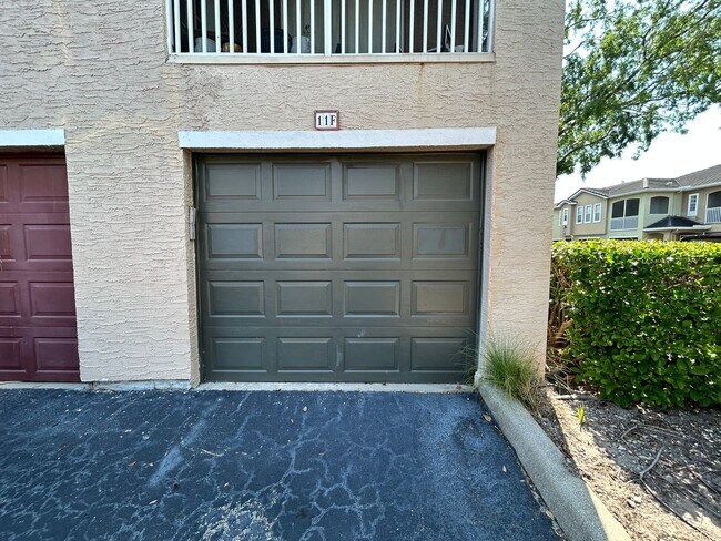 Building Photo - Lovely 2/2 Ground Floor Condo For Rent in ...