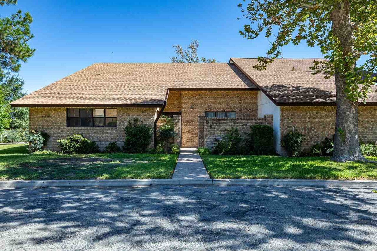 Primary Photo - 100 Royal Way Dr