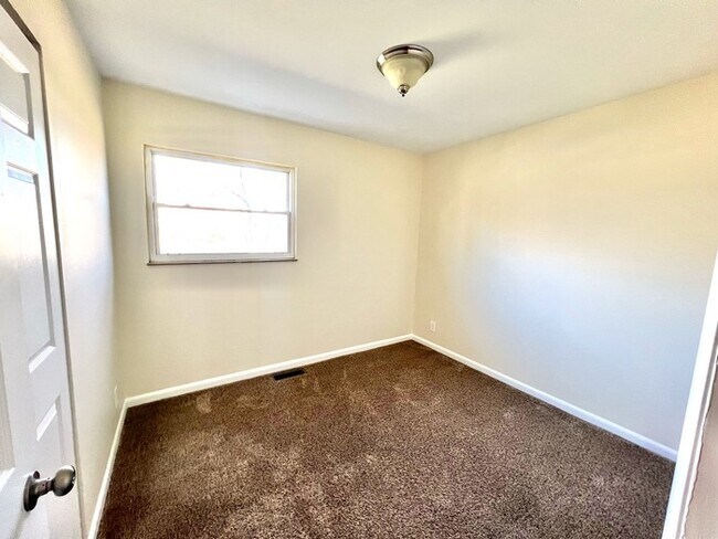 Building Photo - Beautifully Remodeled Ranch Home!