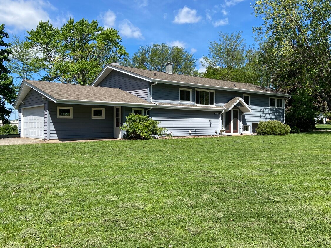 Front of House - 1000 Keats Cir