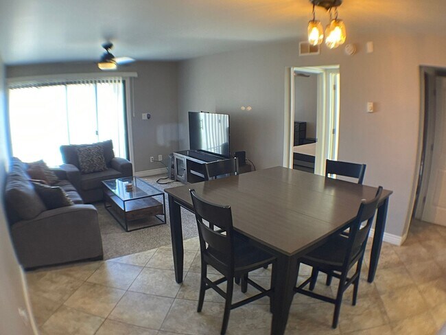 Foto del edificio - Furnished 2BR Condo with Dual Primary Suit...