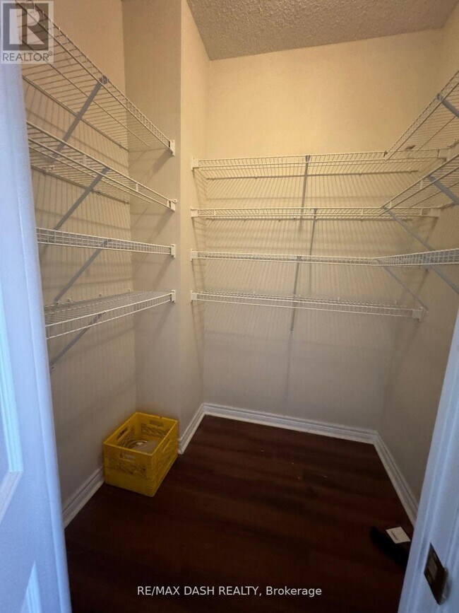 Photo du bâtiment - 55 Bloor St E