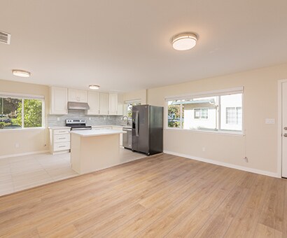Large kitchen with island, Dining&Family room - 1636 Queen Charlotte Dr