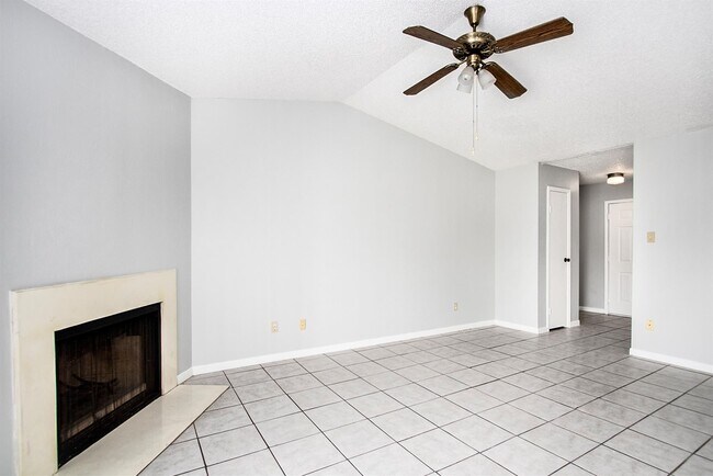 Foto del edificio - 2120 El Paseo St