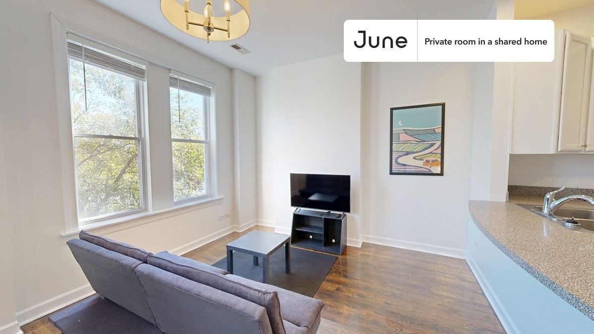 Room in Shared 3 bed/2 bath home - Room in Shared 3 bed/2 bath home