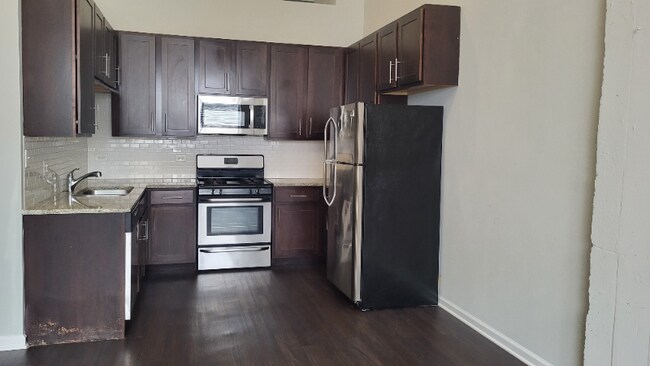 Foto del edificio - 5822 N Western Ave