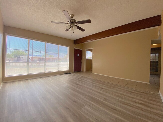 Building Photo - Northeast El Paso 3 bed with Refrig A/C