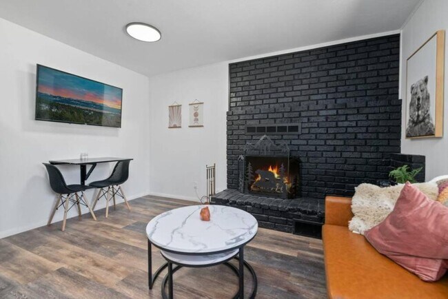 Foto del edificio - Cozy, Fully Furnished, One Bedroom One Bathroom Rental Minutes Away from the Big Bear Lake Front!