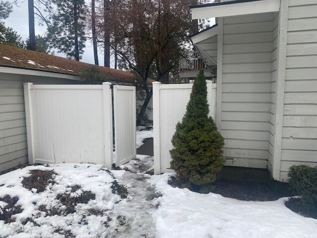Foto del edificio - 623 E Whispering Pines Ln