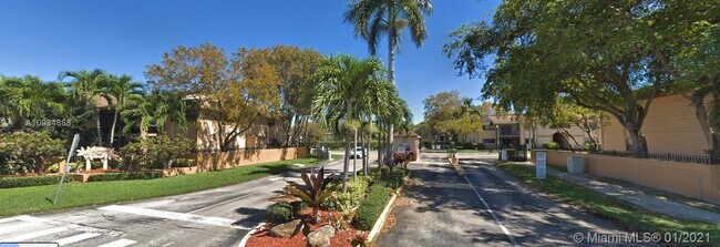 Foto del edificio - 18905 NW 62nd Ave