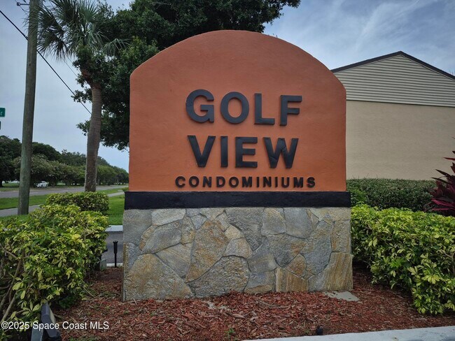 Foto del edificio - 2425 Golf Lake Cir
