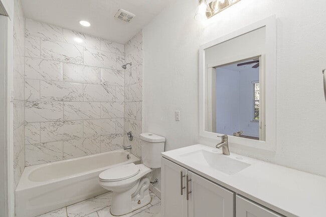 Building Photo - 5880 Beech Dr